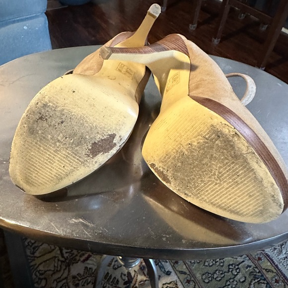 Tan/Beige heels- unknown brand - Picture 3 of 5